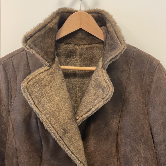 SzM Danier Brown Antiqued Leather Blazer 3 Button Barn jacket faux fur line EUC - Picture 4 of 13